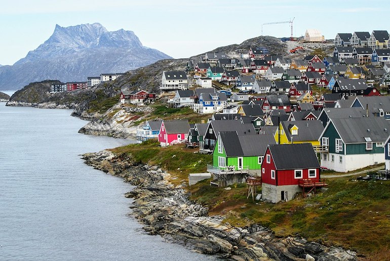 live in Greenland, and what the population? Routes North